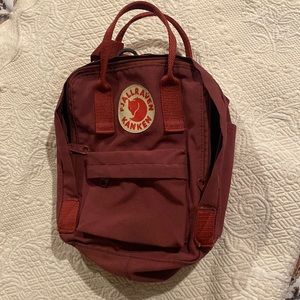 fjallraven mini burgundy backpack